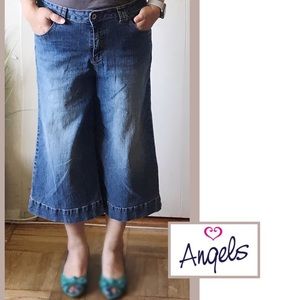 Mid Rise Super Comfy  3/4 Cropped Jeans